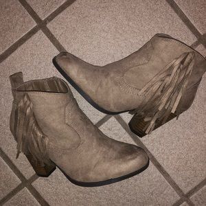 Quipud fringe ankle booties